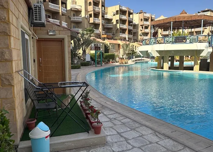 Moonlight Poolside Apartment *